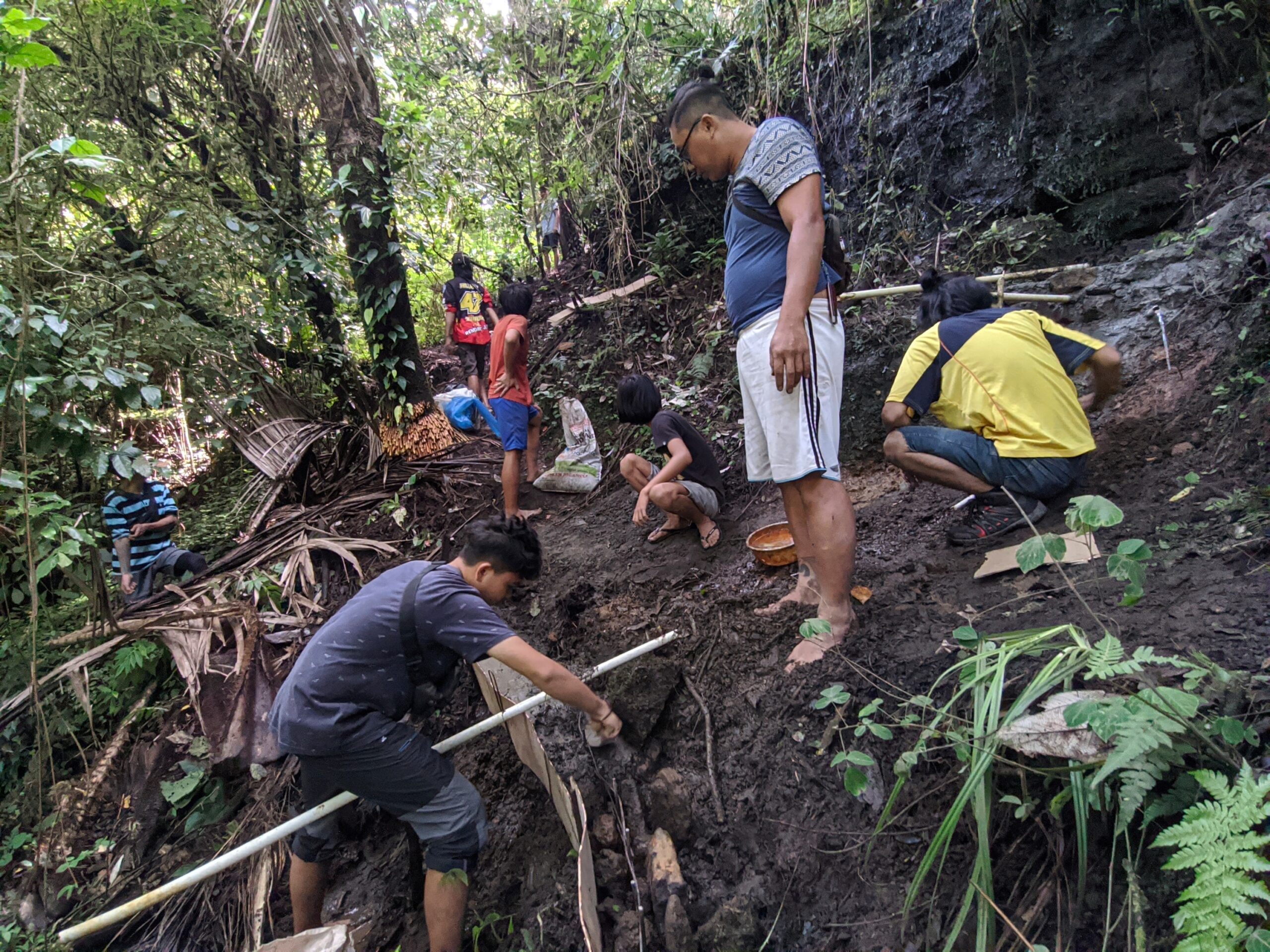 Peduli Hutan Lindung, Komunitas Anak Muda Lestari Bumi Hijau Tanam Bibit Pohon di Kawasan Gunung Soputan