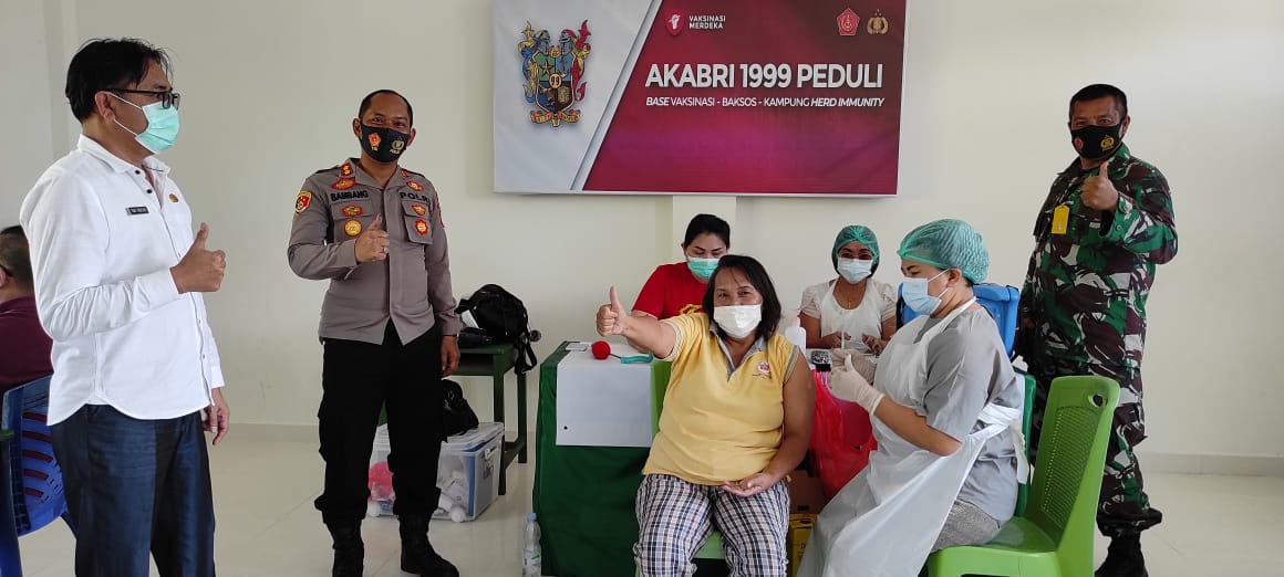 Jalin Sinergitas, Alumni AKABRI 99 Gelar Vaksinasi di Koramil 1302 - 06 Tomohon