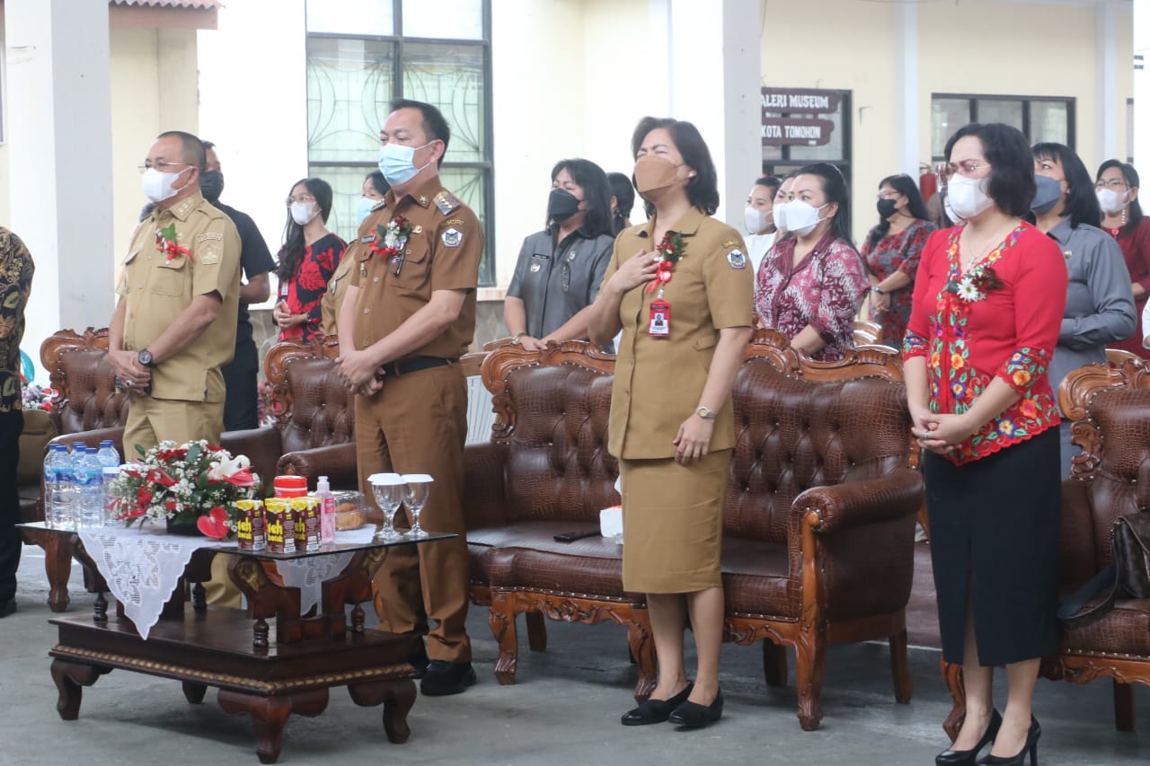 Puncak Hari Guru, Caroll - Wenny Serahkan Penghargaan Pengajar Praktik Guru Penggerak ke Para Guru