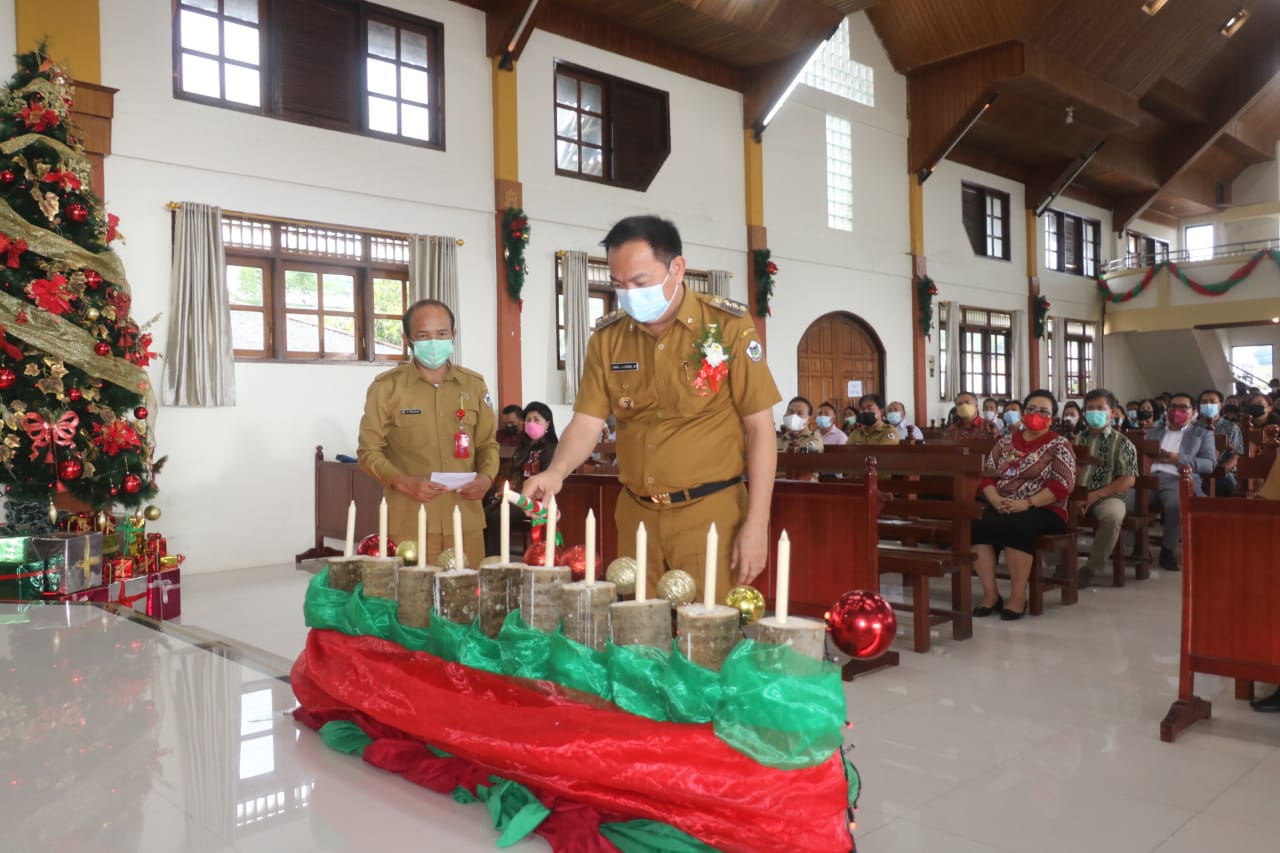 Ibadah Natal Pemerintah Kecamatan Tomtim, Walikota Ajak Maknai Natal Sesungguhnya