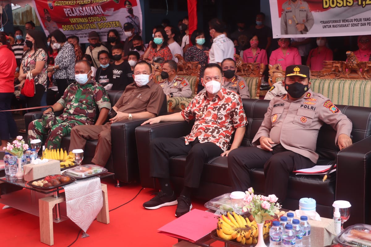 CS WL Makin Kompak Saat Hadiri Serbu Seribu Vaksin Dosis 1, 2 dan 3 Bersama Polres Tomohon