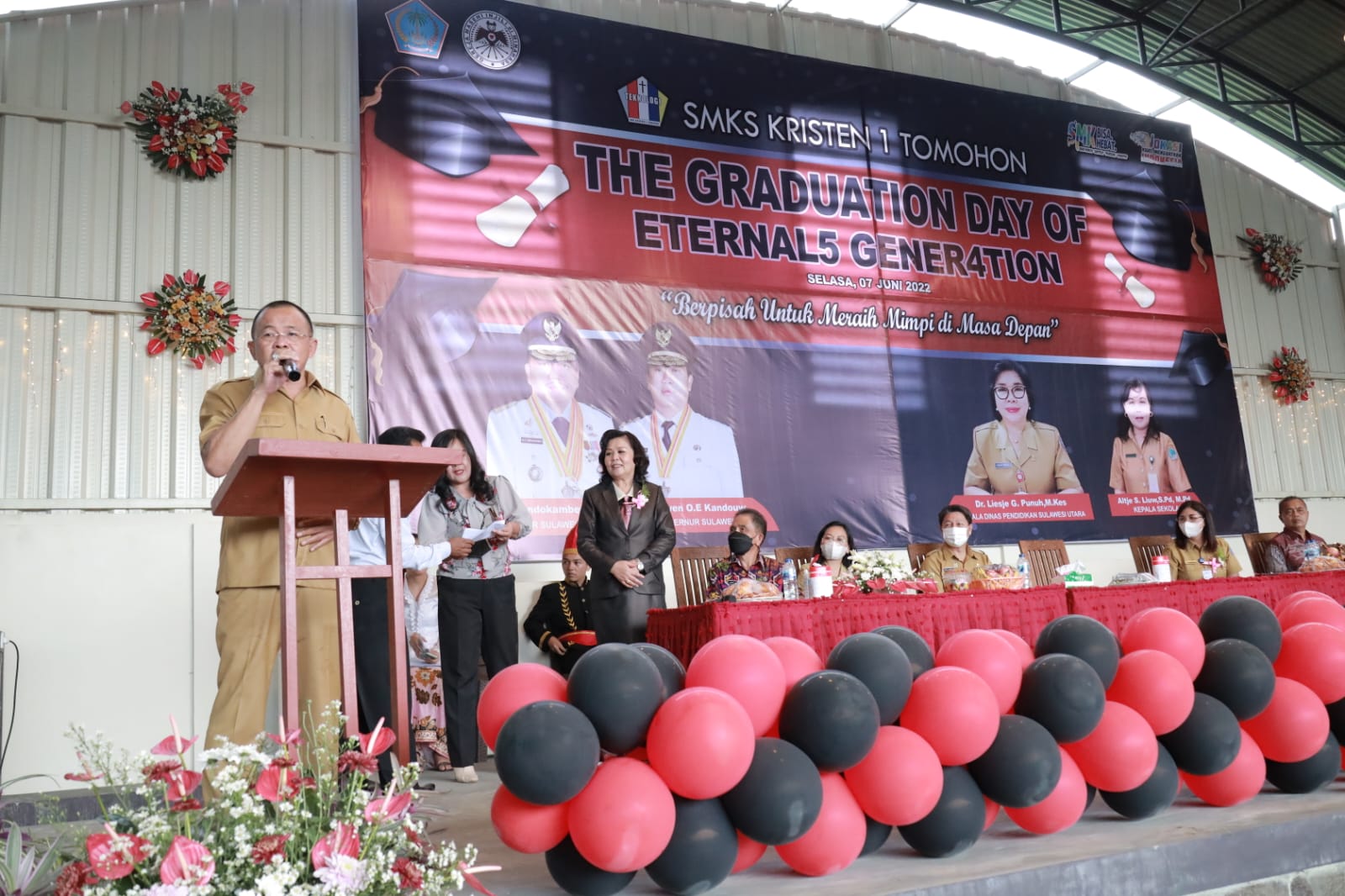 Hadiri Graduation Day SMKS Kristen I, Wakil Walikota :Hargai Orang Tua Agar Jadi Orang Berguna