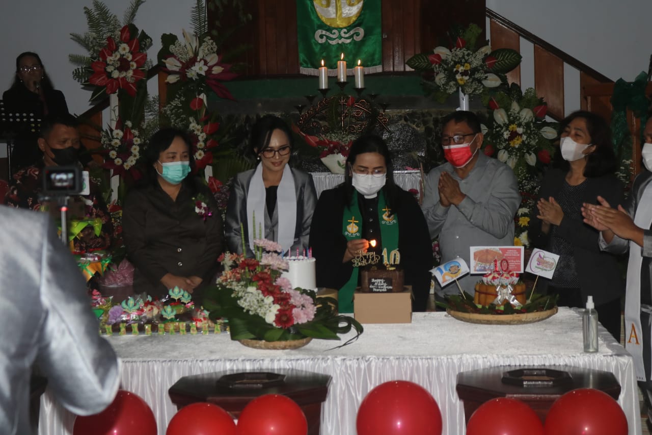 Karinda Hadiri HUT Ke 10 GMIM Markus Kinilow