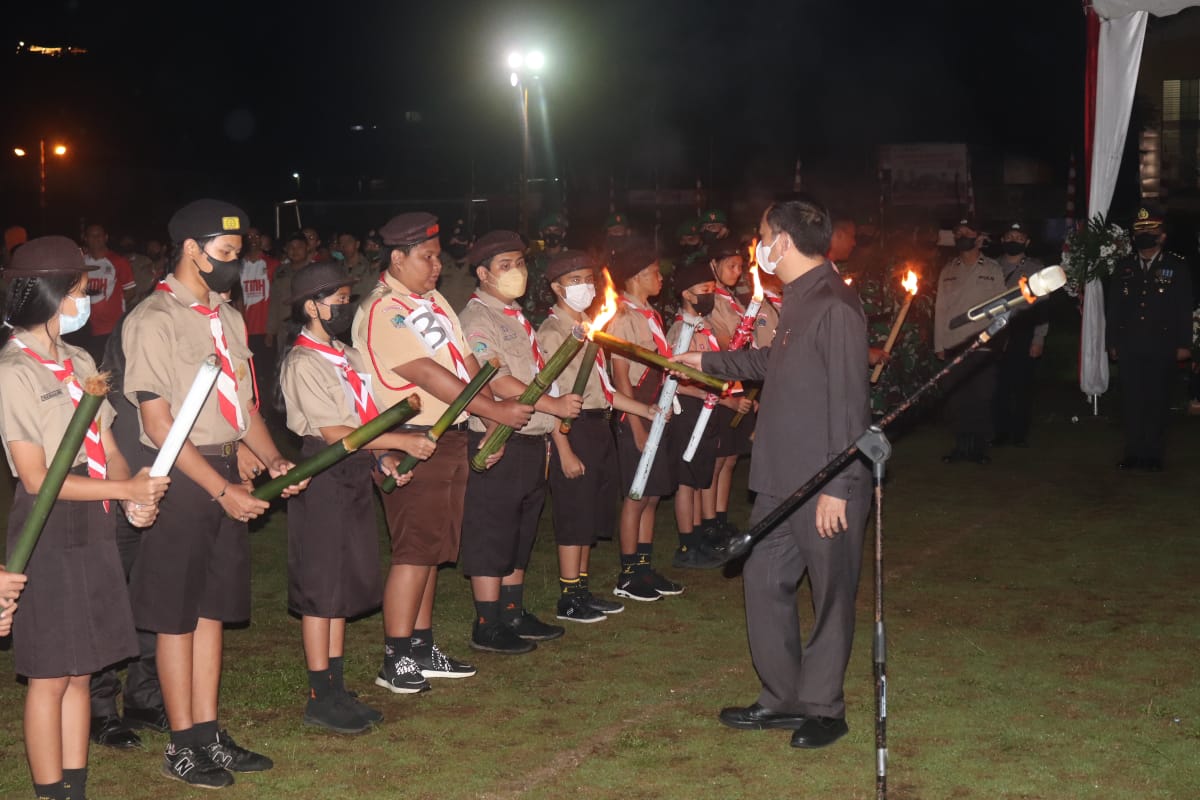 Caroll Senduk jadi Irup Pawai Obor di Stadion Babe Palar