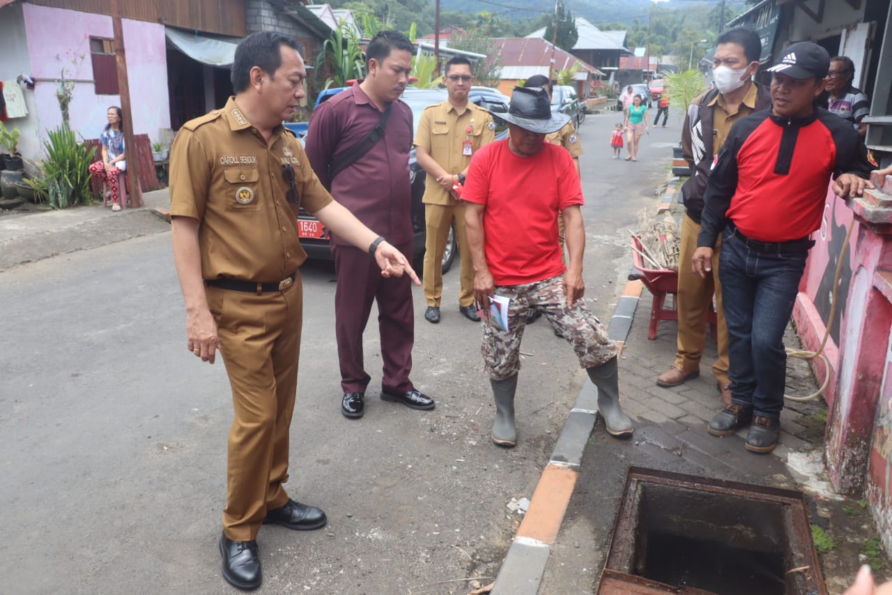 Walikota Tomohon Tinjau Lokasi Banjir Lima Keluarga di Paslaten