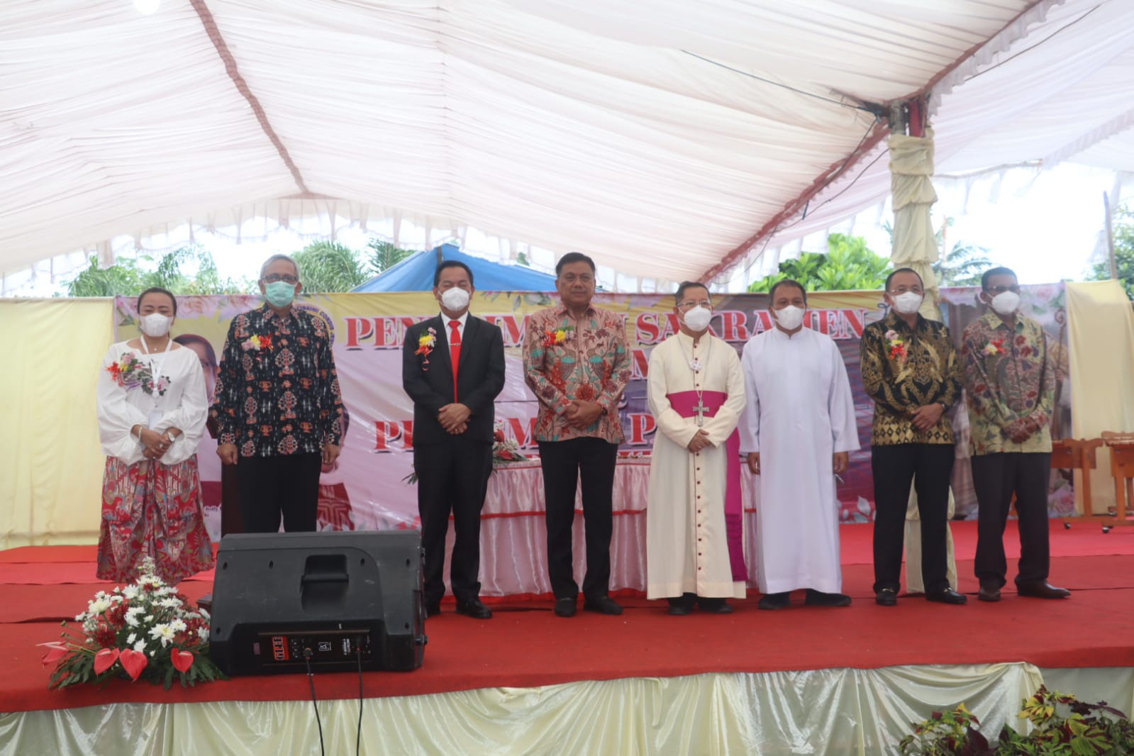 Caroll Wenny Dampingi Gubernur Sulut Terima Sakramen Krisma dan Peresmian Pastoran Trinitas