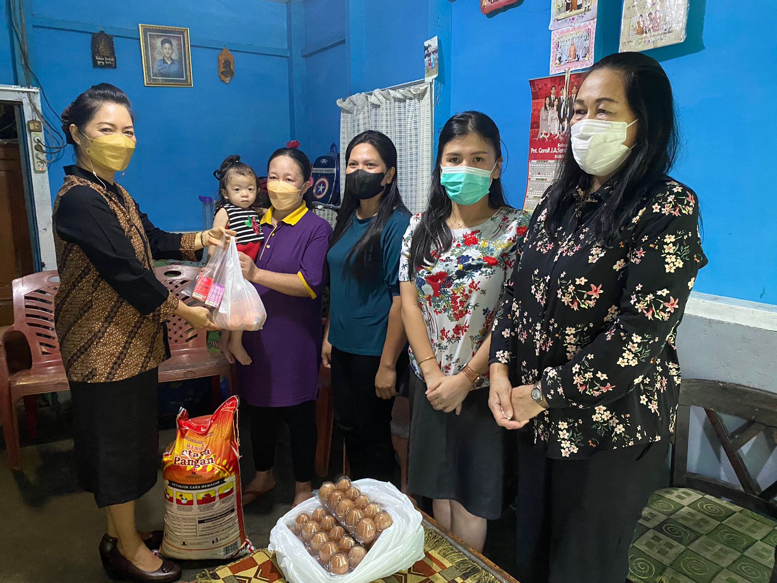 Seriusi Pencegahan Stunting, Bunda Syanet Salurkan Bantuan ke Keluarga Suryani Lolong