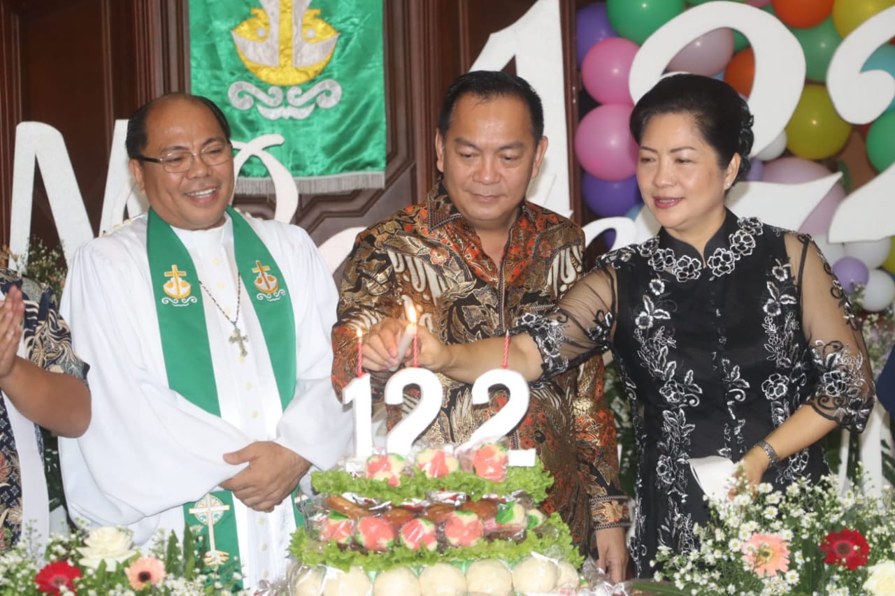 HUT Ke 122 Jemaat GMIM Baitel Wailan Meriah, Walikota Tomohon pun Ucapkan Selamat