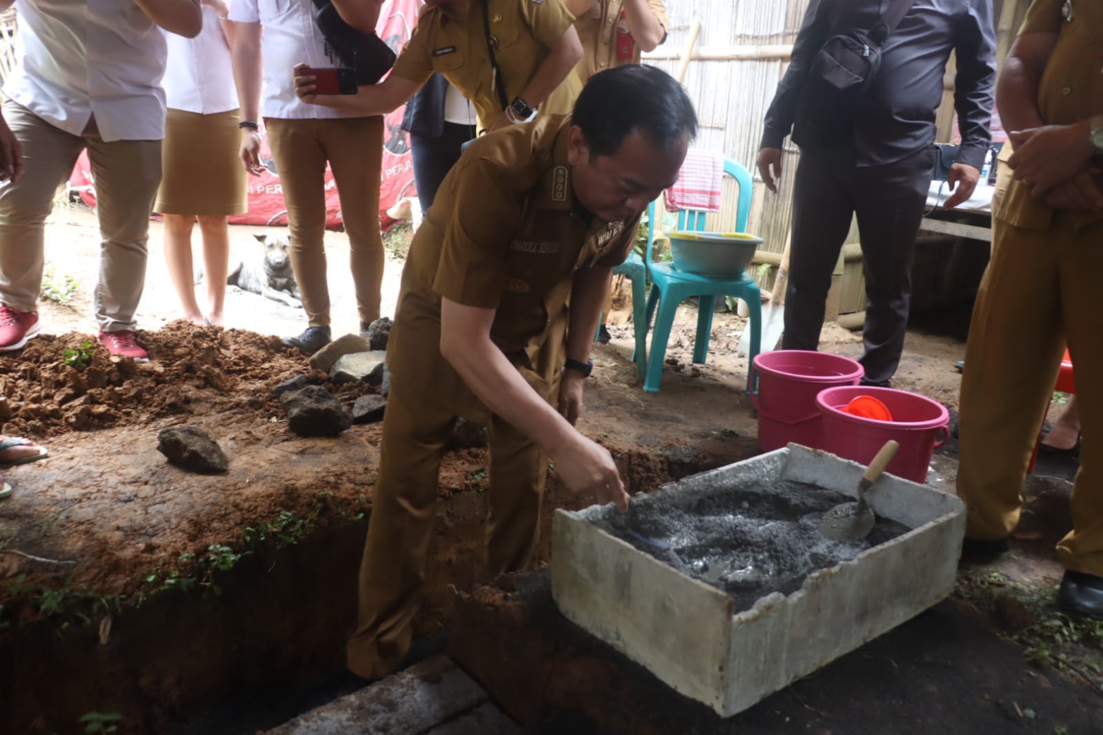 Program Bedah Rumah Pemkot Mulai Bergulir di Pangolombian Tomohon