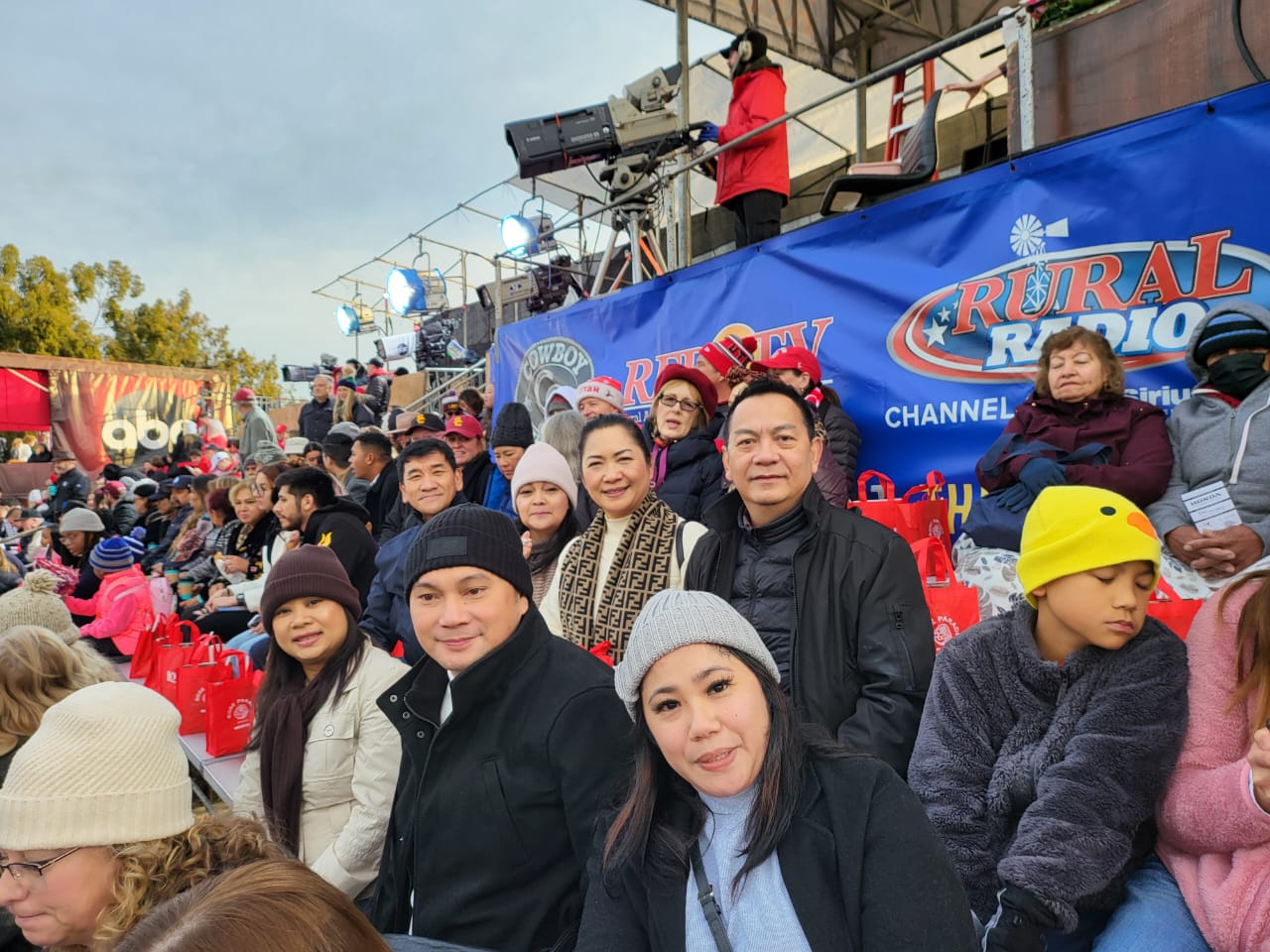 Walikota Tomohon Dapat Kehormatan Saksikan "The 134th Rose Parade" di Pasadena, California dari Panggung Utama