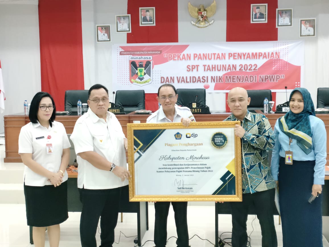 Capai Target Pajak 2022, Pemkab Minahasa Terima Penghargaan dari KPP Pratama Bitung