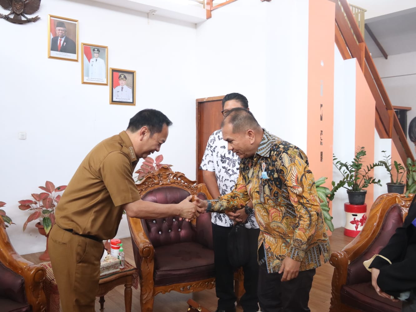 Bank Mandiri Jajaki Kerjasama Soal Program dan Penyerahan CSR Bersama Walikota Tomohon