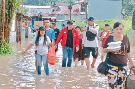Dapur Umum PDIP Dibuka di Taas, Andre Gerungan Bergerak Salurkan Bantuan Untuk Korban Bencana Manado