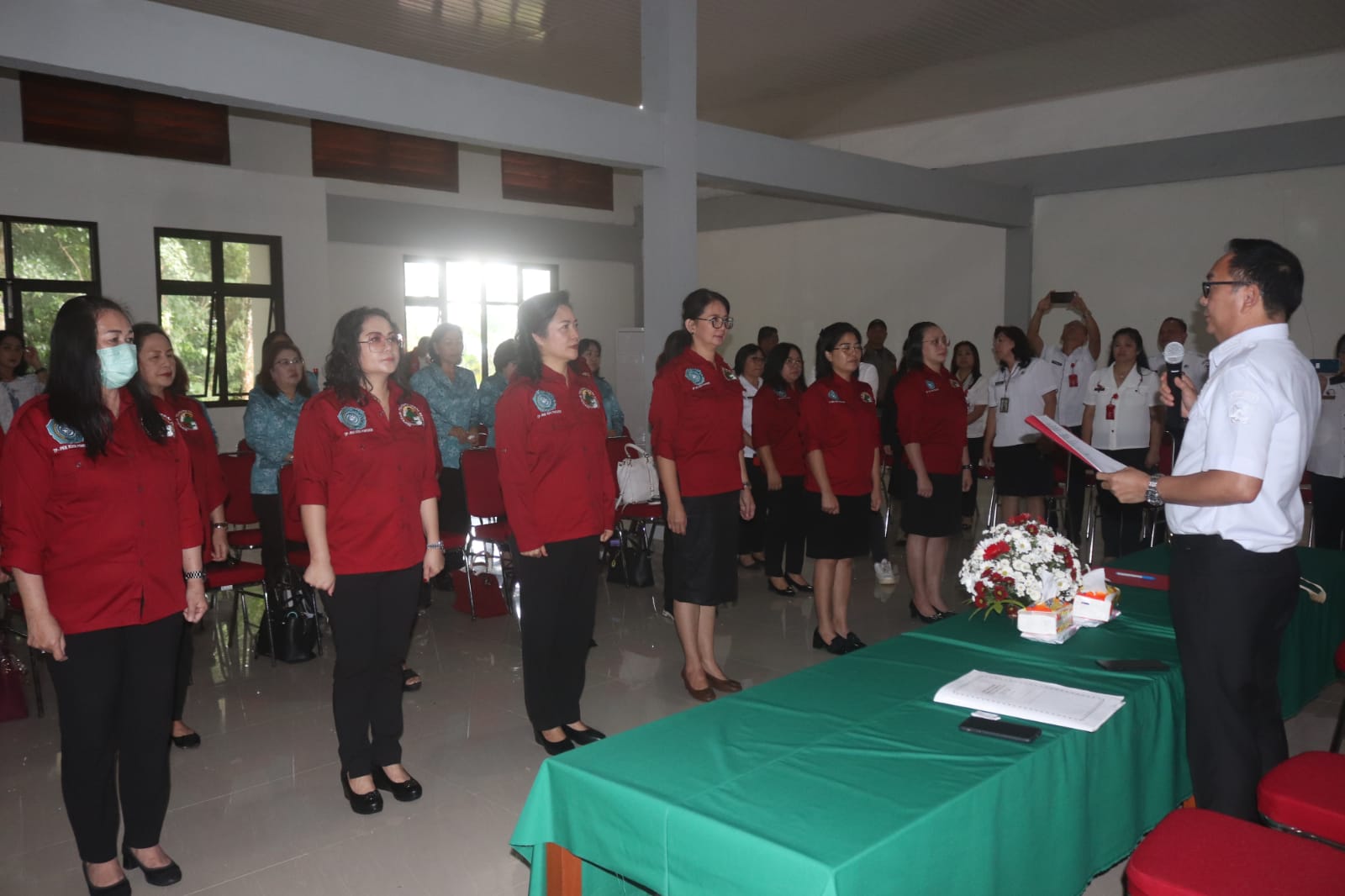 Walikota Tomohon Lantik Anggota PKK Pengurus Koperasi Konsumen Tomohon Hebat