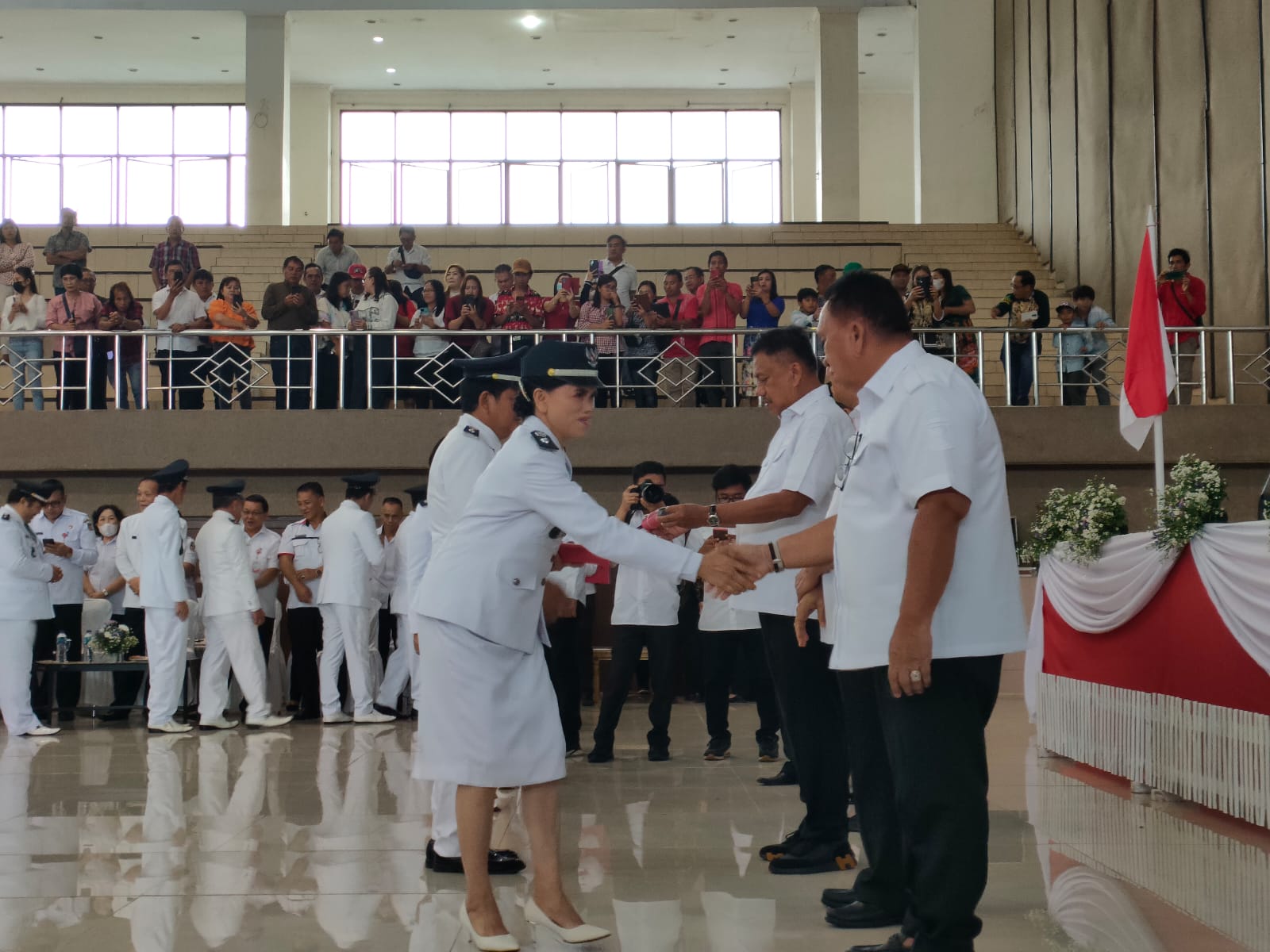 Gubernur Sulut Serahkan SK Bupati Minahasa ke 79 PLT Hukum Tua