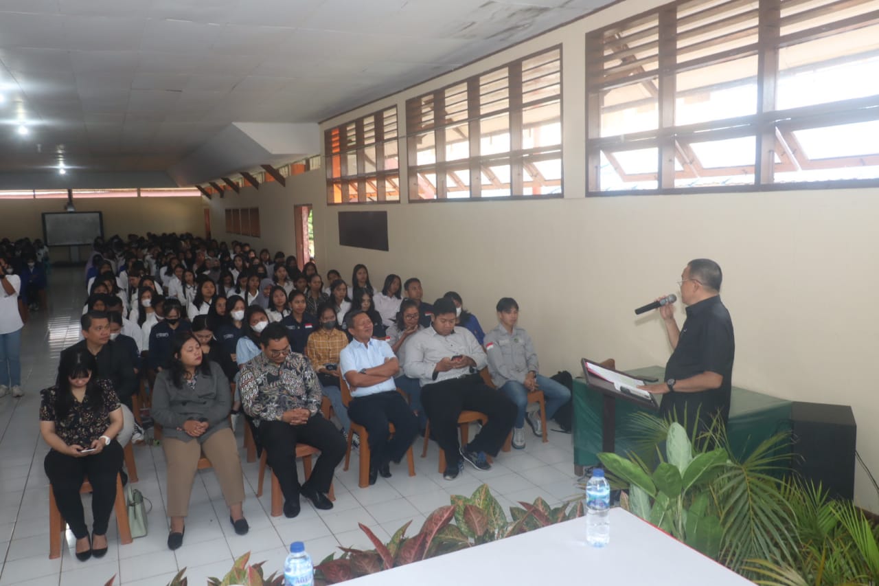 Wenny Lumentut Berbagi Ilmu Wirausaha dengan Mahasiswa FIPP Unima