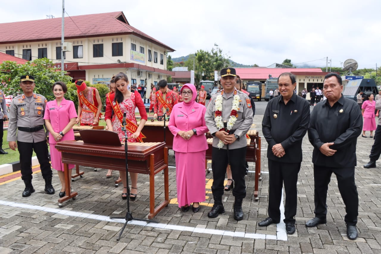 Kunjungi Polres Minahasa, Kapolda Sulut Irjen Pol Setyo Budiyanto Disambut Tarian Kabasaran