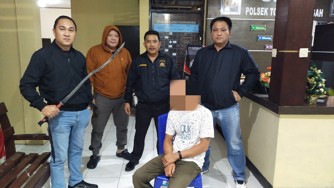 Mengamuk dengan Samurai, Pria Tara Tara Dua Ini Tak Berkutik Diringkus Polisi