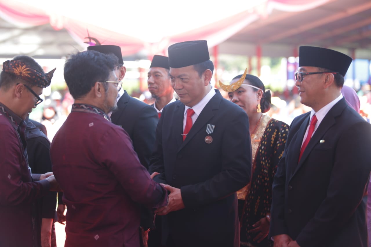 Terima Penghargaan Satyalancana Wira Karya dari Jokowi, Walikota Tomohon : Ini Bentuk Apresiasi Presiden Buat Para Petani