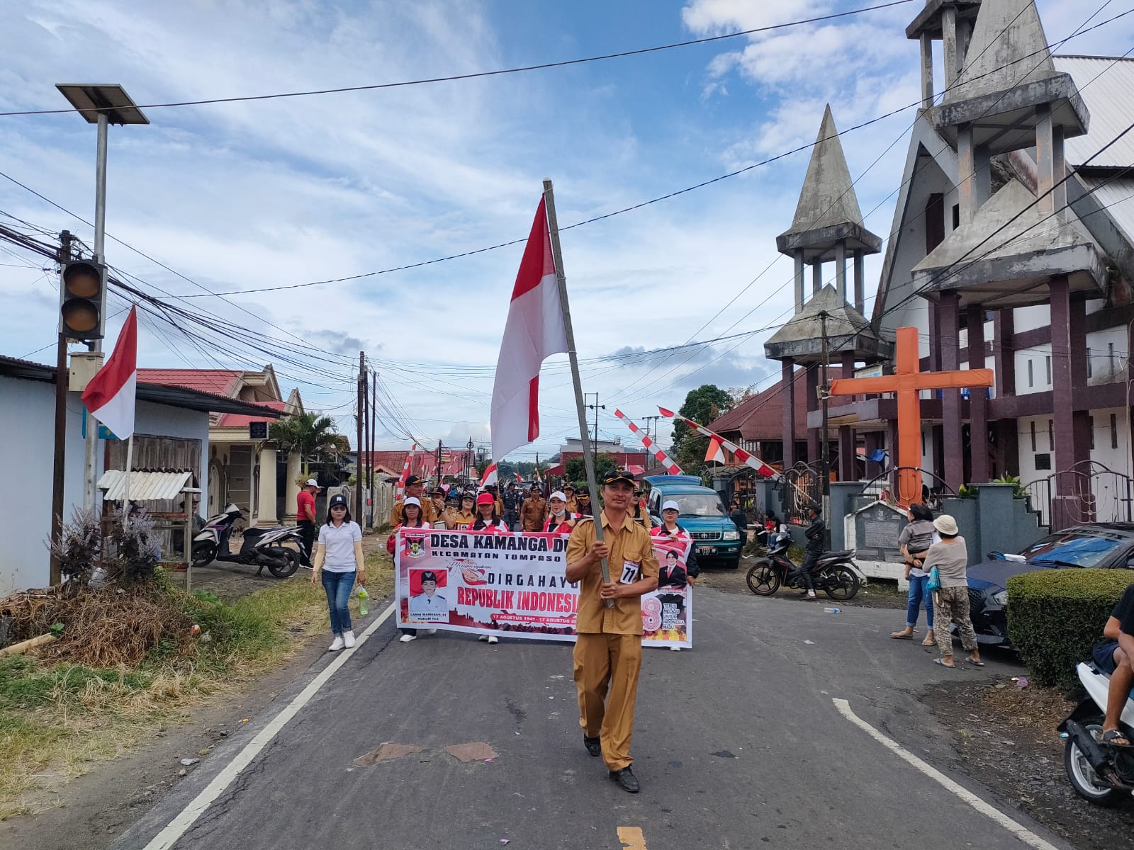 Desa Kamanga Dua Raih Juara 1 Lomba Pawai Pembangunan se Kecamatan Tompaso Raya