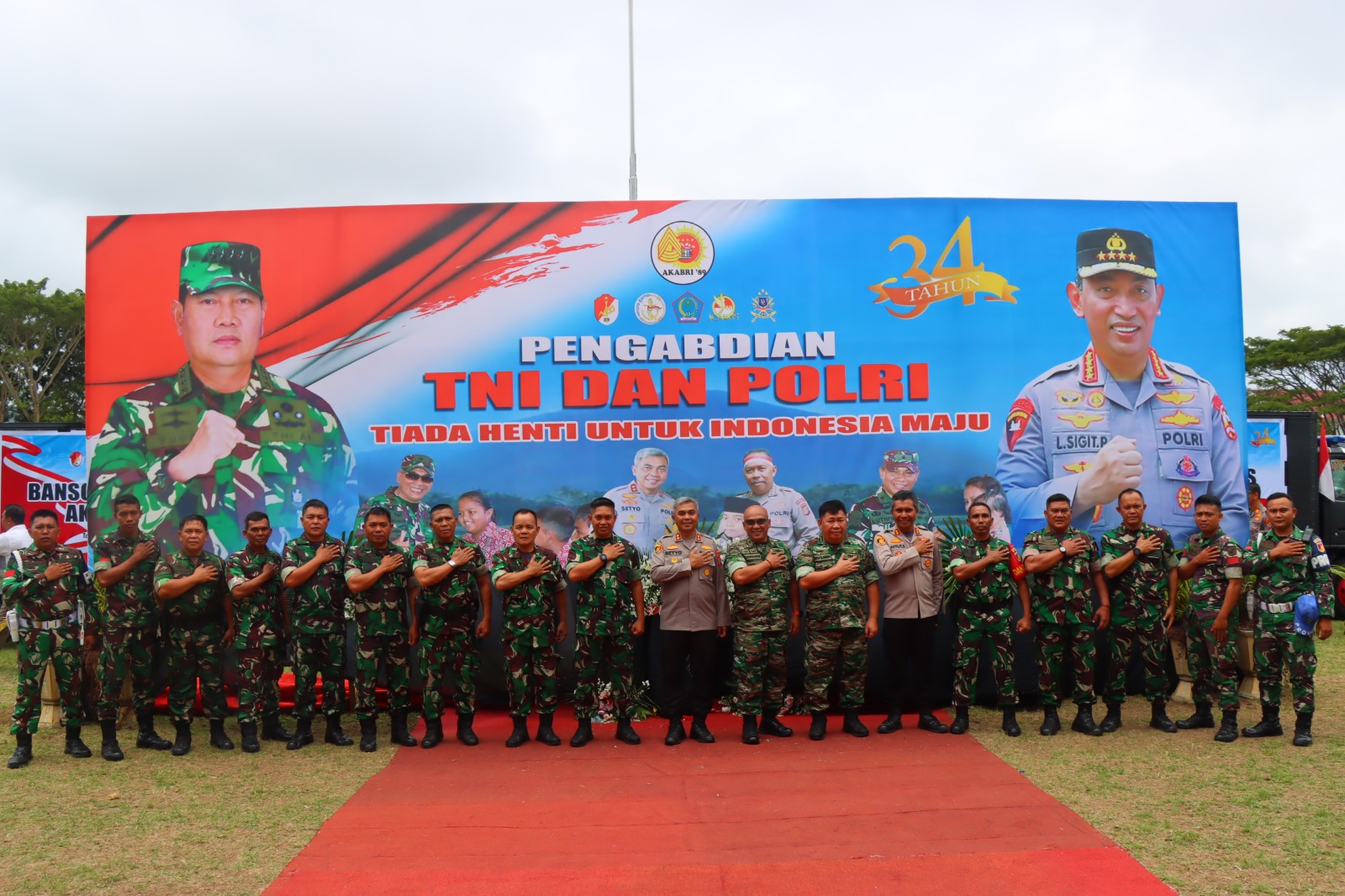 Jadi Tuan Rumah Pelaksanaan Bansos dan Baksos AKABRI 1989, Polres Minahasa Bagikan Ribuan Sembako dan Pengobatan Gratis