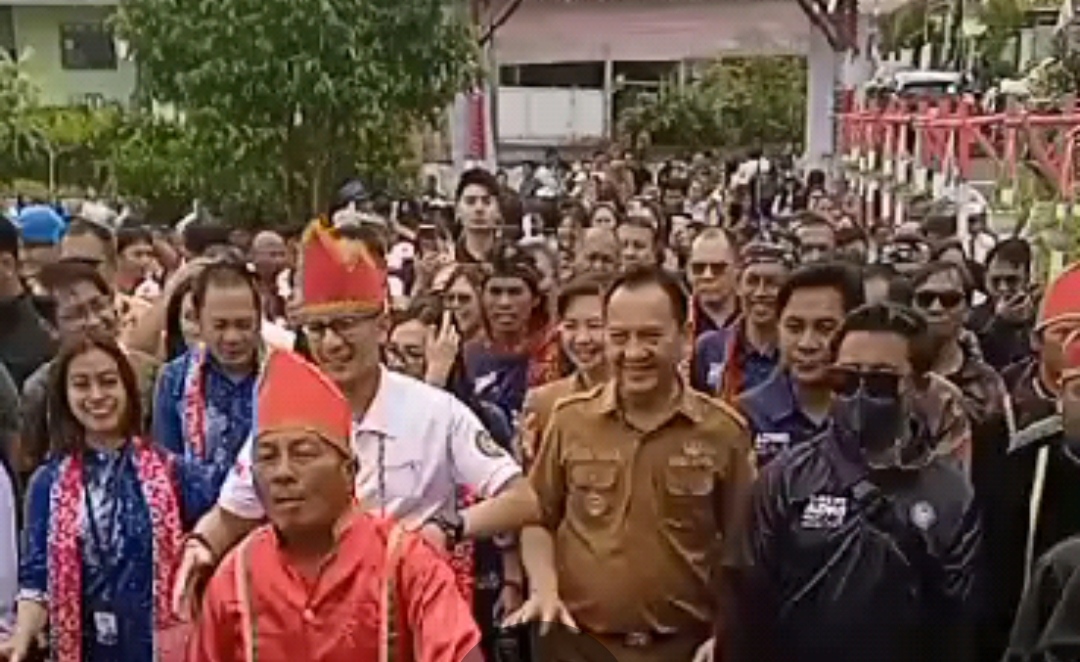 Kunjungi Tomohon, Sandiaga Uno Turut Menari Tarian Maengket