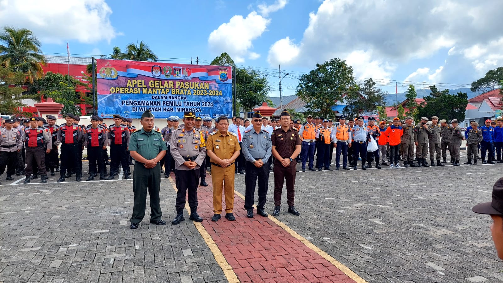 Bupati Minahasa Hadiri Apel Gelar Pasukan Mantap Brata 2023-2024 di Polres Minahasa