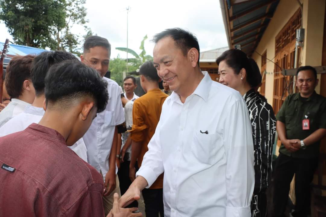 Kendati Libur, Dinas Dukcapil Tomohon Tetap Buka Layanan bagi Warga Kota Bunga sesuai Instruksi Walikota