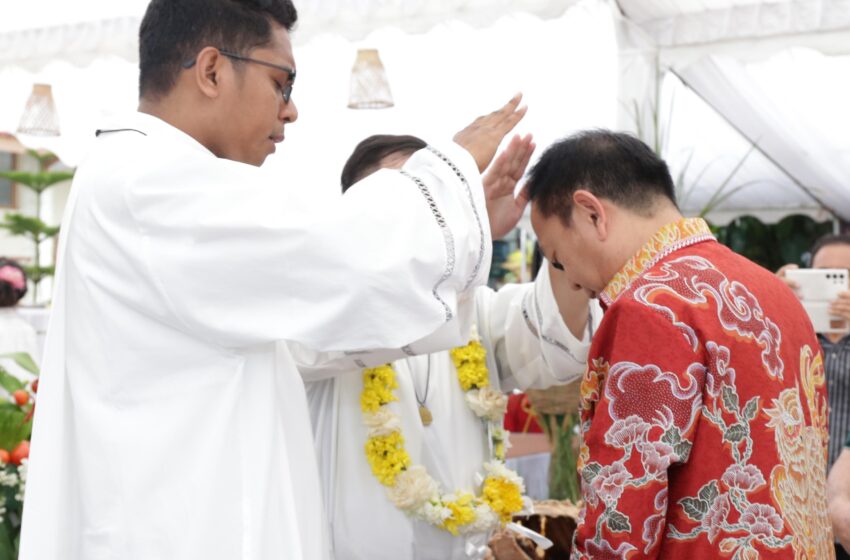  Caroll Senduk Turut Syukuri Perayaan Misa Perdana Imam Baru, Pastor Rexi Kawuwung