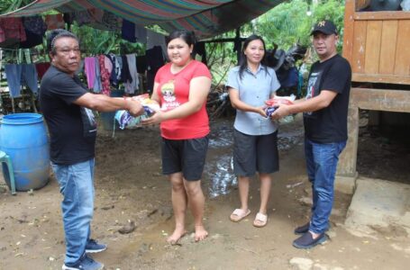 Peduli Korban Banjir Desa Soyoan Ratatotok, Ronald Kandoli Salurkan Bantuan Beras dan Sembako