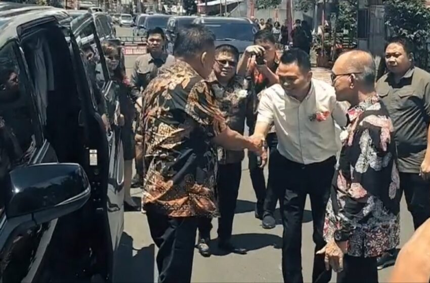  Ronald Kandoli dampingi Gubernur Sulut di Pentahbisan Gereja GMIM Maranatha Toundanouw Tombatu Barat
