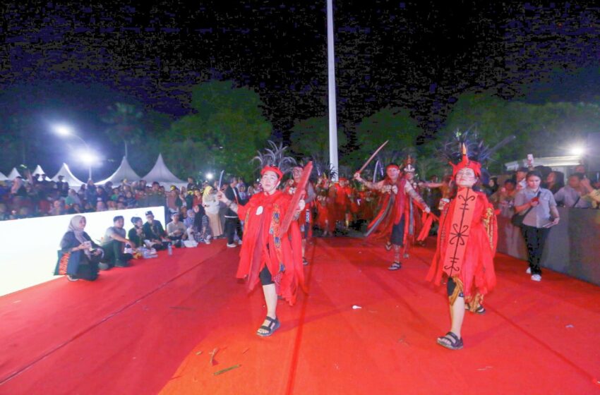  I Yayat U Santi ! Tarian Kabasaran Pemkot Tomohon “Guncang” Karnaval APEKSI 2024 di Balikpapan