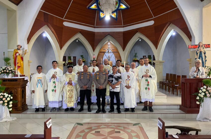  Hadiri Minggu Kasih di Gereja Katolik Santo Petrus Paroki Langowan, AKBP Sophian : Tetap Jaga Kebersamaan dan Keharmonisan