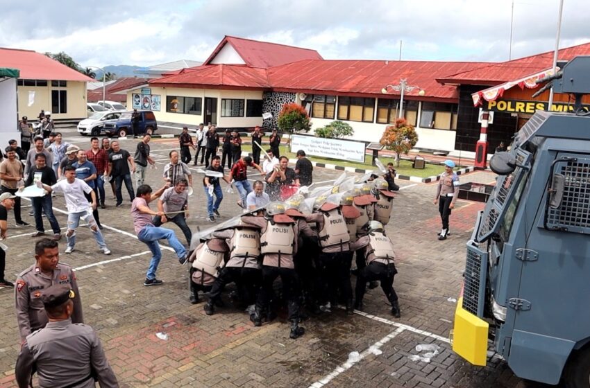  Polres Minahasa Gelar Simulasi SISPAMKOTA Dalam Rangka Pengamanan Pilkada