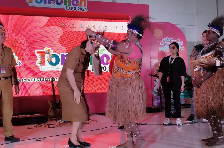  Bunda Syanet Apresiasi Budaya Kabupaten Nawaripi Papua Tengah saat Tampil di Pameran TIFF 2024