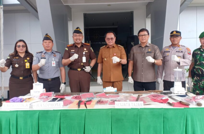  Bupati Minahasa Hadiri Pemusnahan Barang Bukti Tindak Pidana Umum di Kejari Minahasa