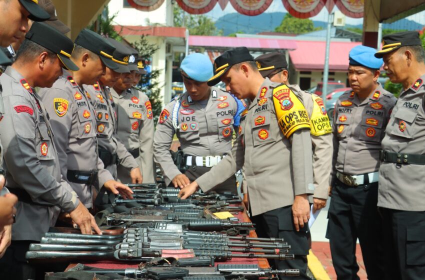  Periksa Kelengkapan Senpi, Kapolres Minahasa : Hindari Penggunaan Senpi Tidak Sesuai Prosedur